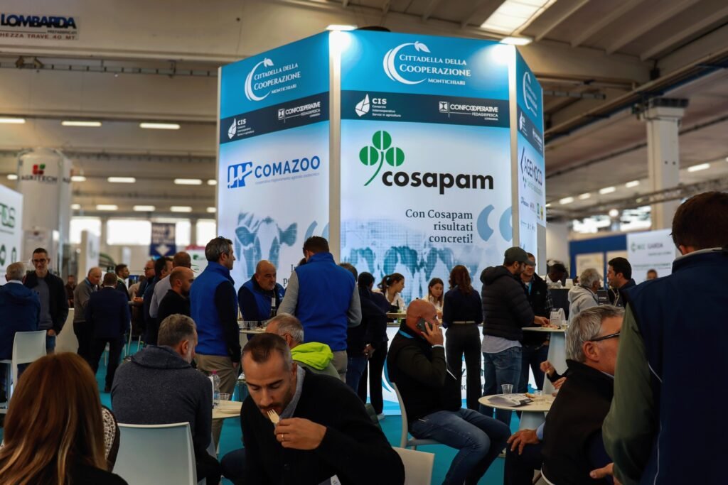 stand cittadella della cooperazione FAZI 2025