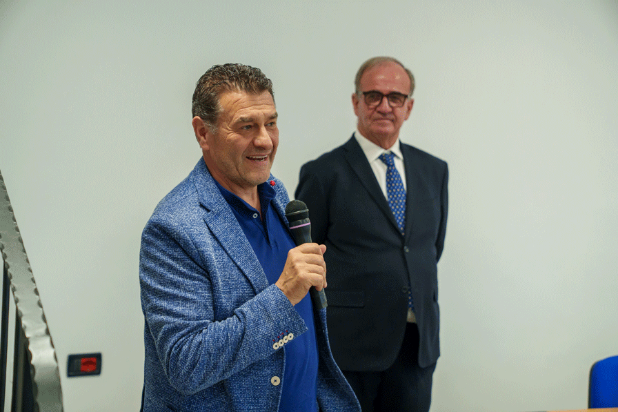 Presidente di Confcooperative Agroalimentare e Pesca Lombardia Stefano Pezzini con alle sue spalle il presidente Copag Mauro Canobbio