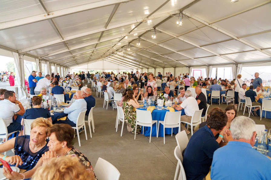 pranzo conviviale durante l'evento